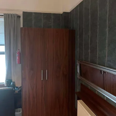 Apartamento Upstairs - Private Kitchenette And Small En-suite