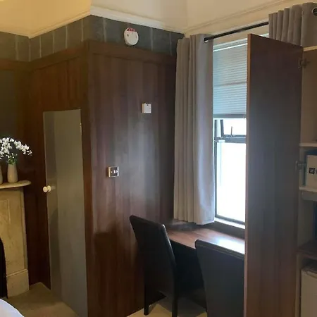 Apartamento Upstairs - Private Kitchenette And Small En-suite