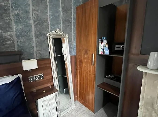 Upstairs - Private Kitchenette And Small En-suite