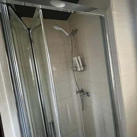 Upstairs - Private Kitchenette And Small En-suite Lejlighed Dublin