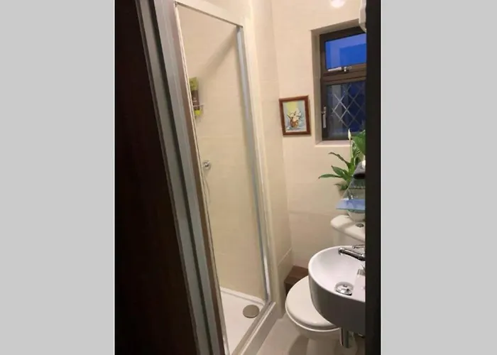 Upstairs - Private Kitchenette And Small En-suite 더블린